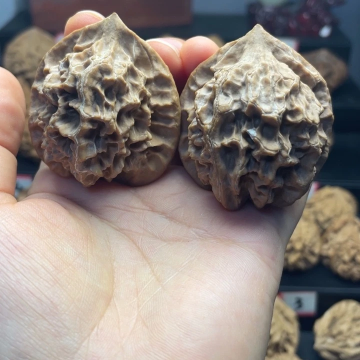 文玩核桃把件秦岭大花44红皮