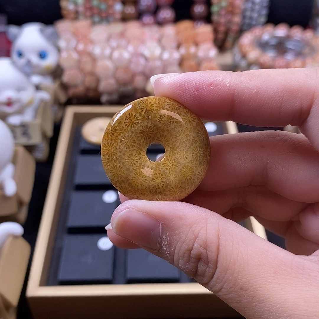 未镶嵌平安扣 配顶珠和绳子硅化珊瑚(珊瑚玉)3