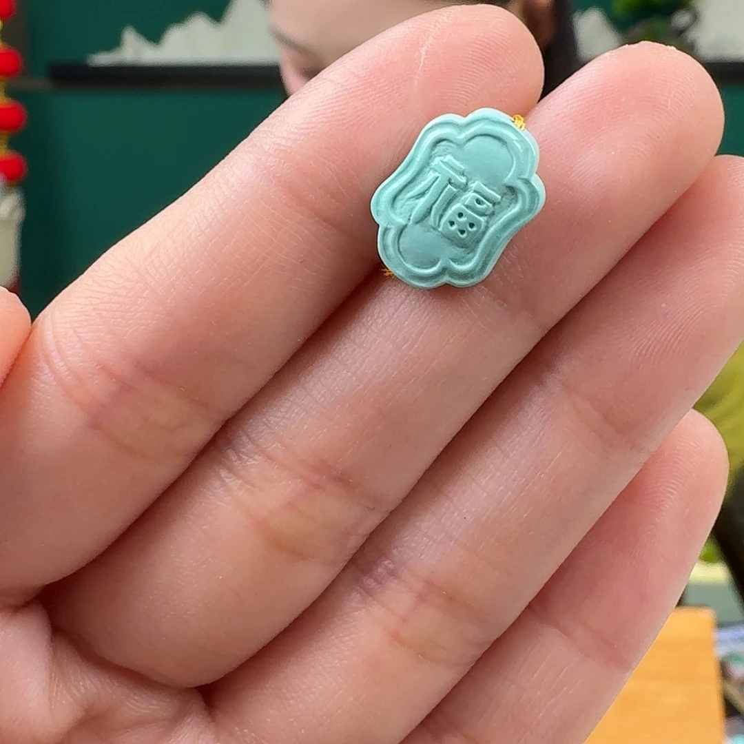 绿松石未镶嵌挂件