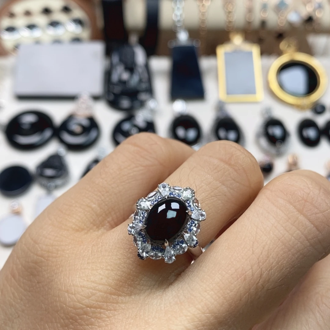 翡翠18K金镶嵌戒指