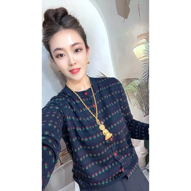 休闲女圆领秋冬印花毛针织衫不褪色打底衫宽松型针织