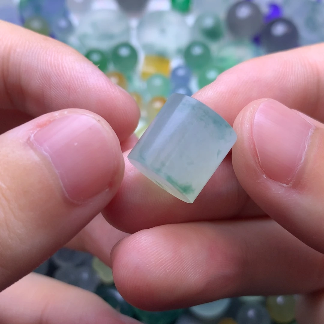 定制翡翠未镶嵌挂件