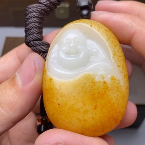 独***方和田玉未镶嵌颈饰