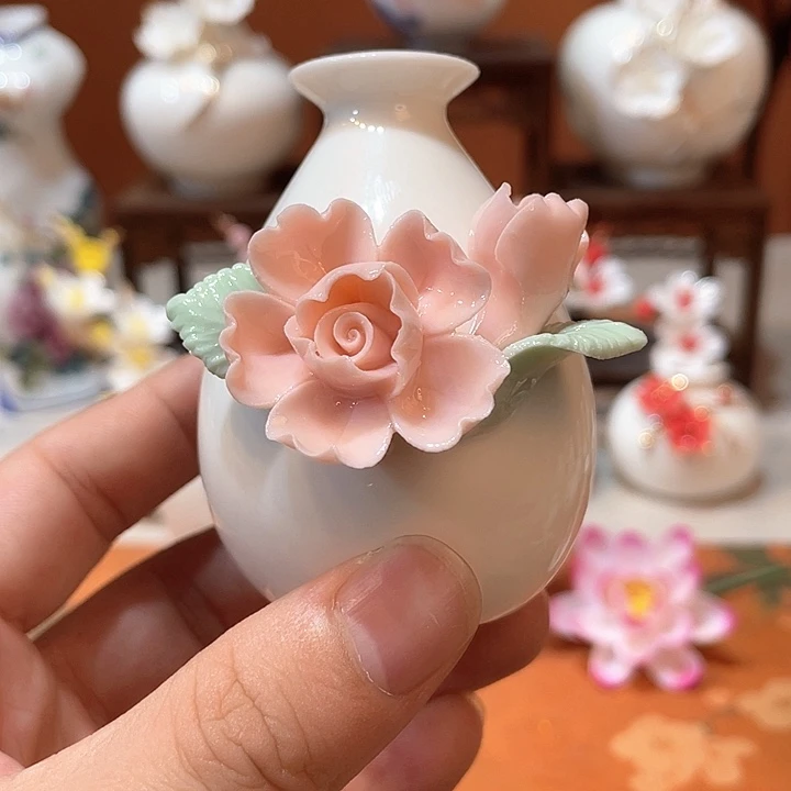 手工陶瓷精致摆件