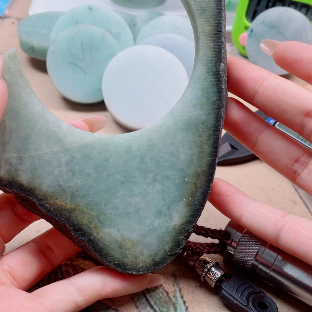 翡翠未镶嵌颈饰536……