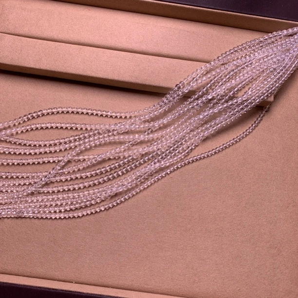 A  435  卡4白水半成品手串一条