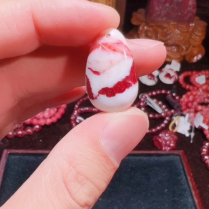 天然辰砂纯天然朱砂吊坠