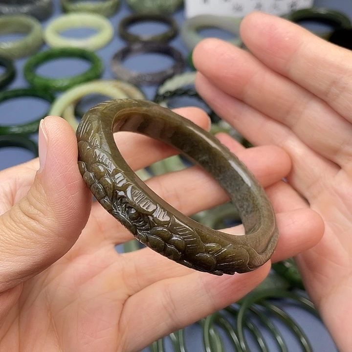 和田玉（糖玉）未镶嵌手镯56.8mm凤凰牡丹，一半麻糖