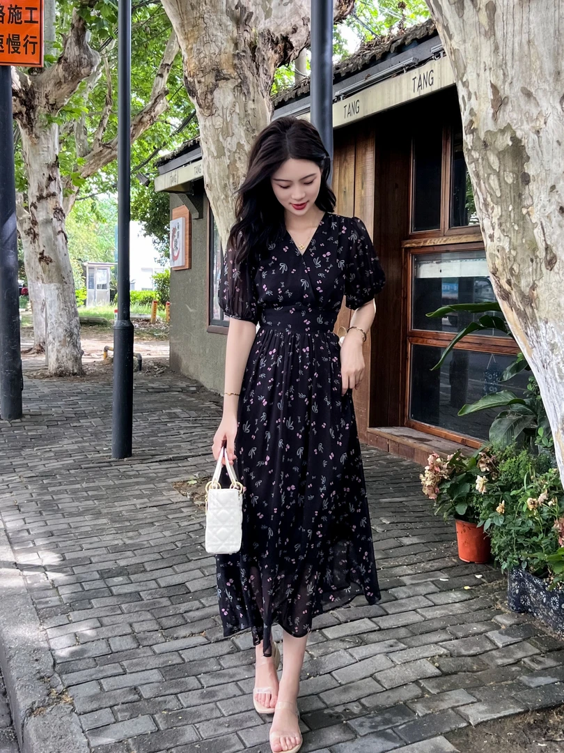 【清晨紫薇】2025夏季新款时尚气质法式收腰遮肉显瘦碎花连衣裙长裙