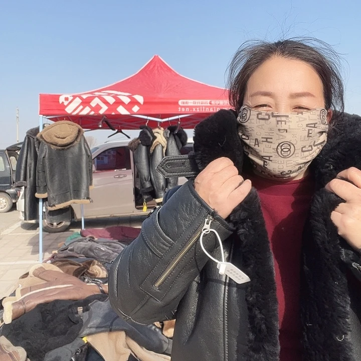 52码黑色戴帽中场款皮毛一体