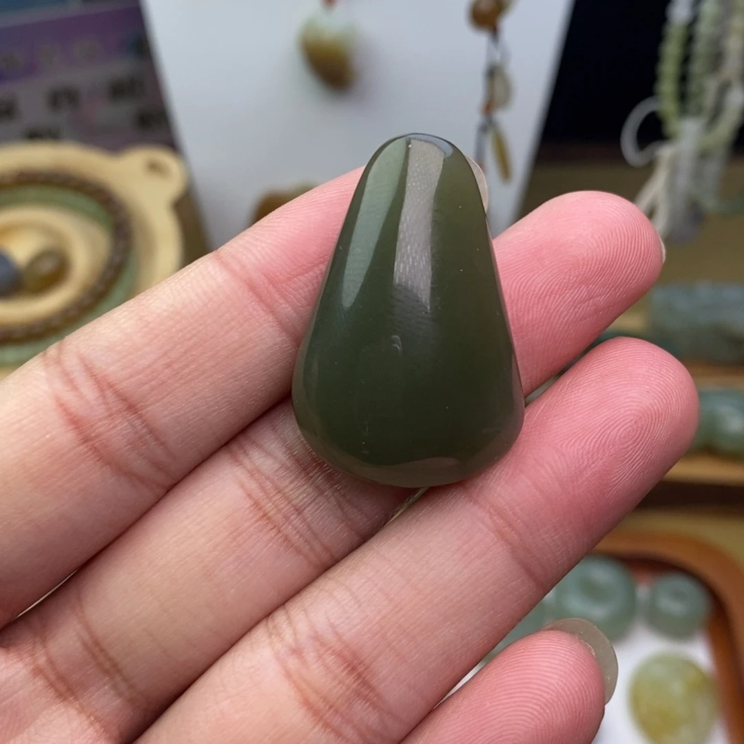 和田玉未镶嵌颈饰有包容介意慎拍