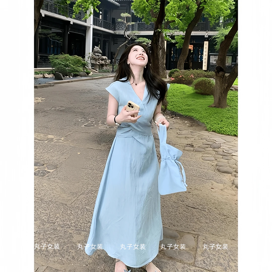 法式温柔风蓝色v领小飞袖连衣裙女2025夏季温婉大方收腰a字长裙子