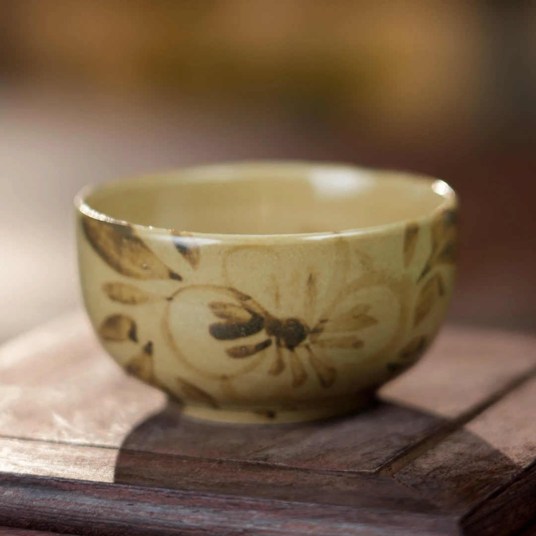 50ml二级耀州窑手工姜黄釉下花牡丹纹茶杯酒杯主人杯