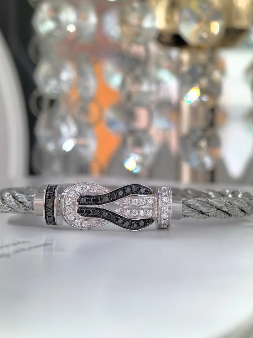 【CHERISH】18k  熊猫八字扣手镯天然钻石（48小时鉴赏期）