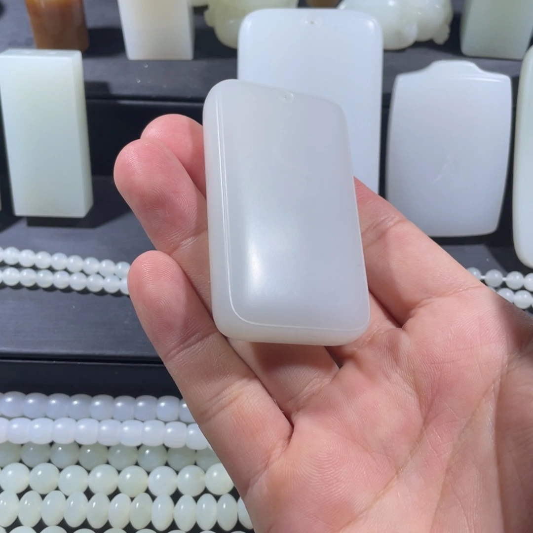 和田玉未镶嵌颈饰无事牌