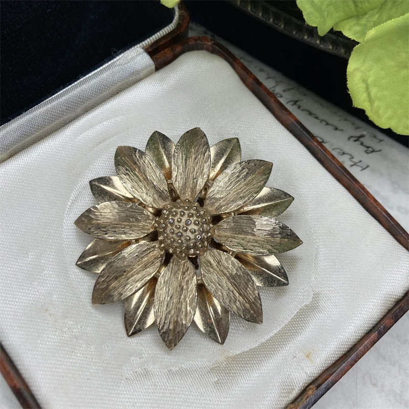 合金胸针 sarahcov金色双层小雏菊胸针1-2【2071024-027】