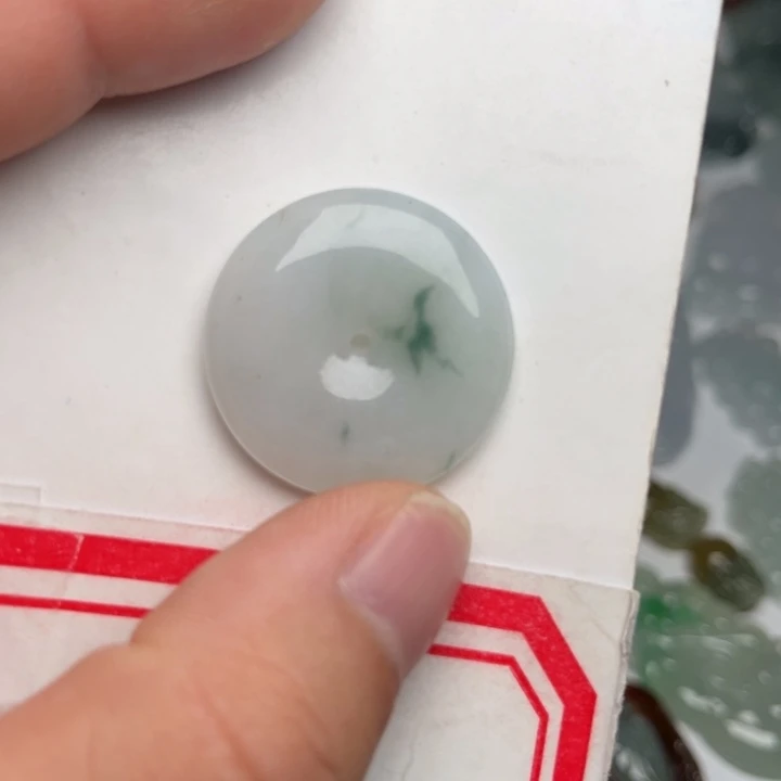 翡翠未镶嵌颈饰平安扣