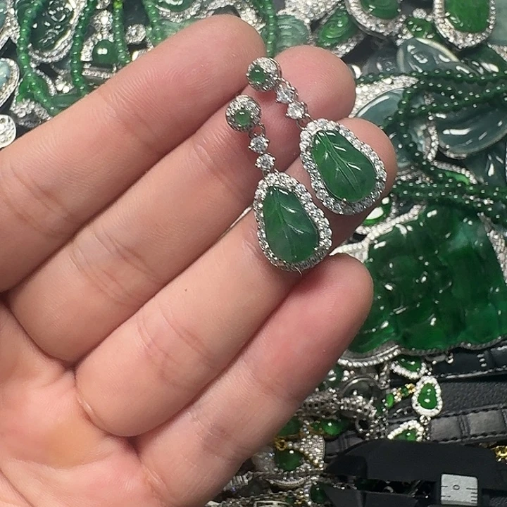 翡翠未镶嵌颈饰天然A货翡翠放漏