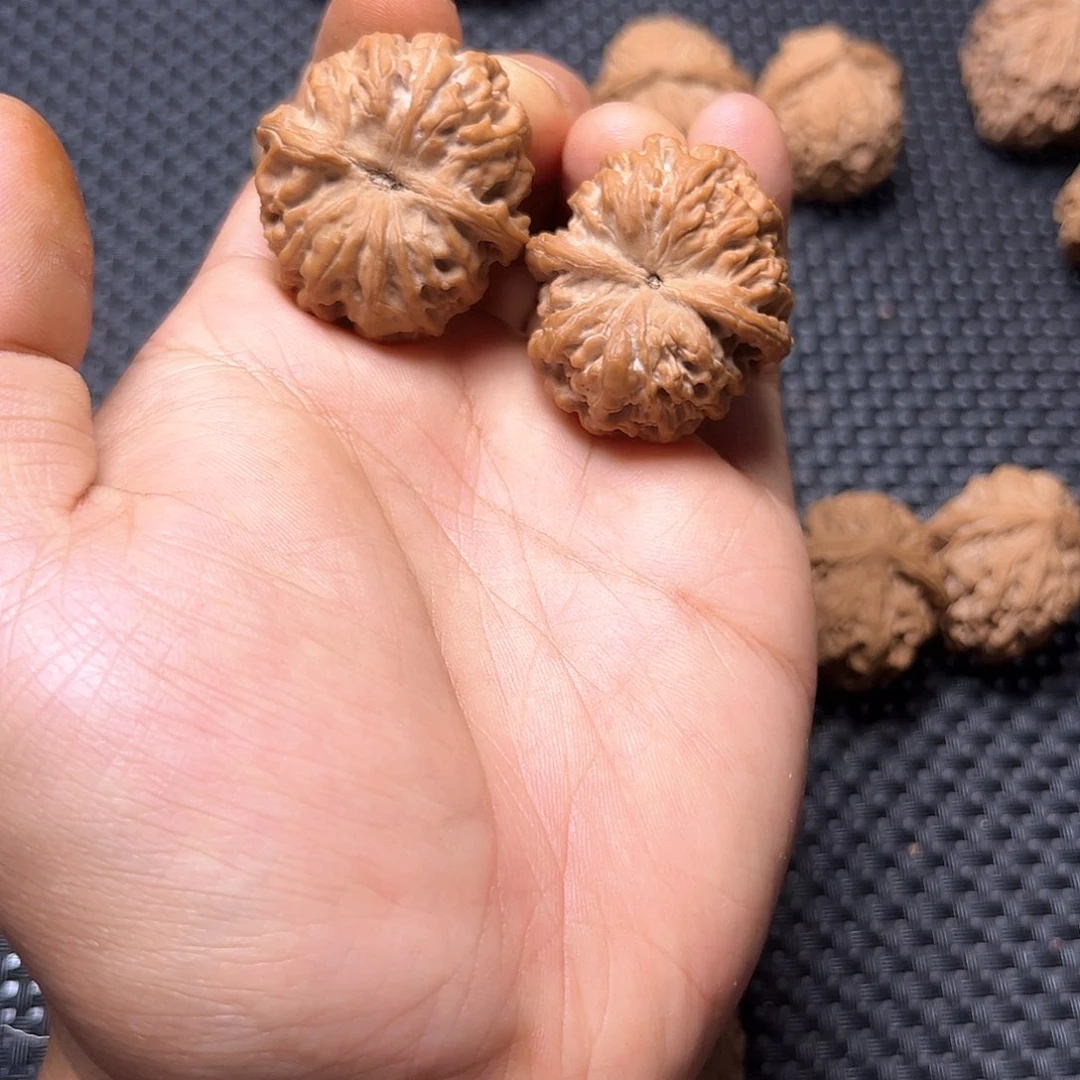 文玩核桃吊坠元宝