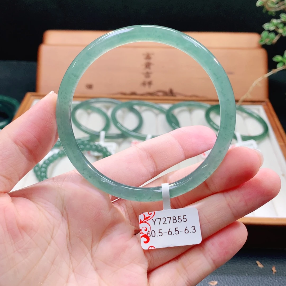 翡翠手镯（圆镯）未镶嵌