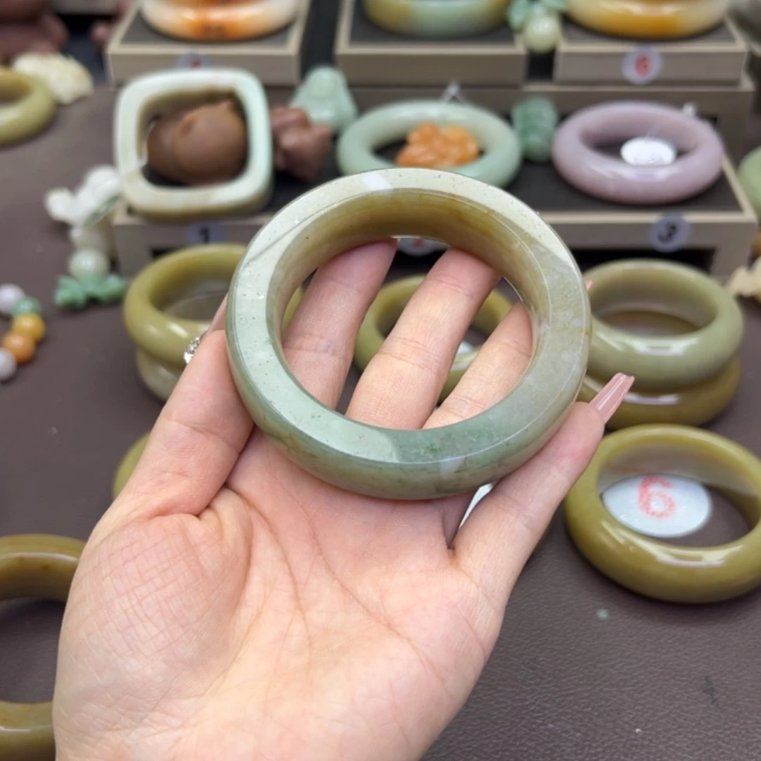 石英质玉手镯未镶嵌溪