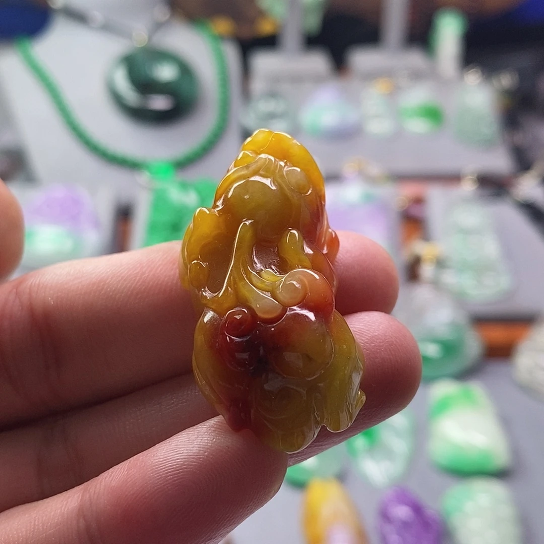 翡翠未镶嵌吊坠(赠链)