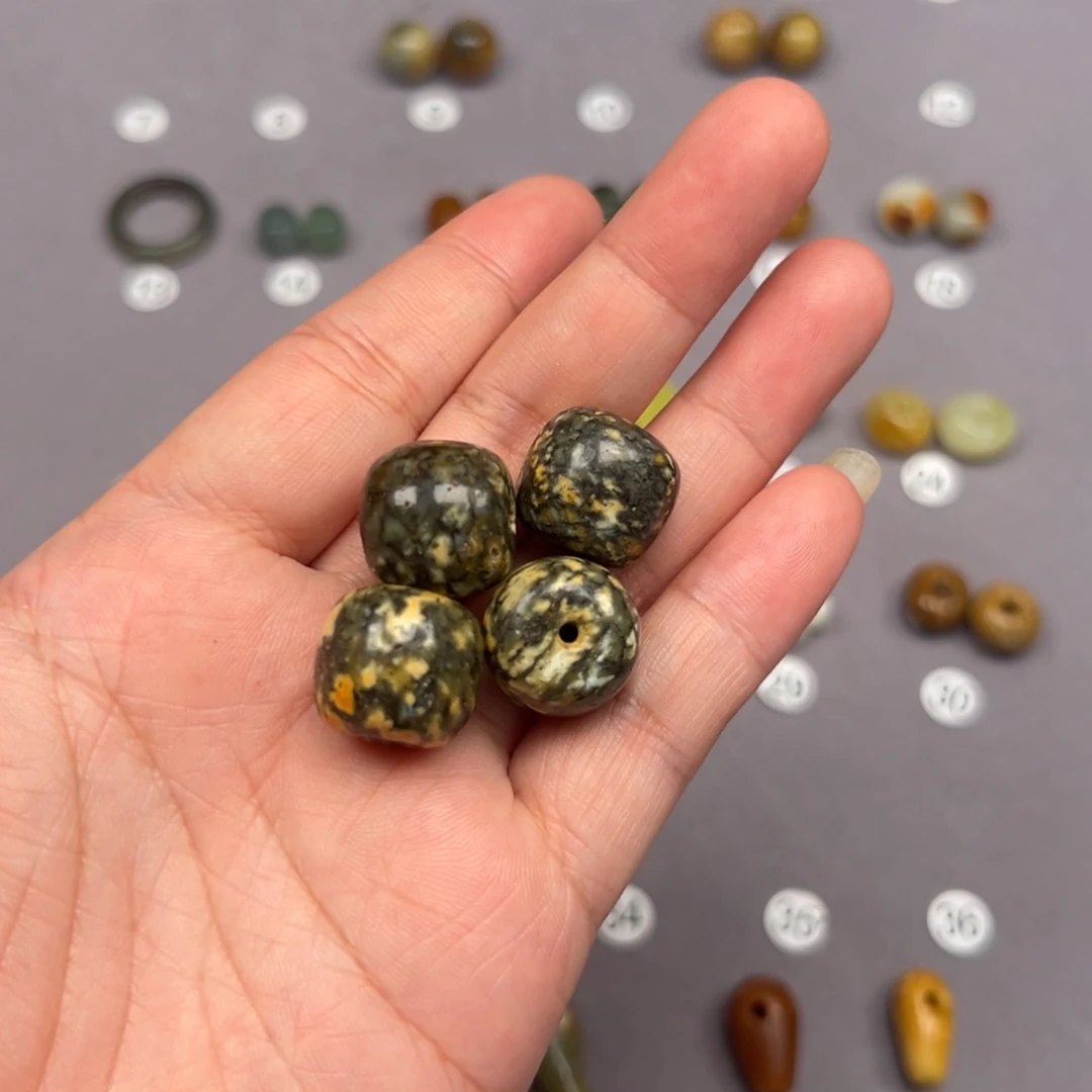 蛇纹石玉未镶嵌颈饰微瑕不退不换