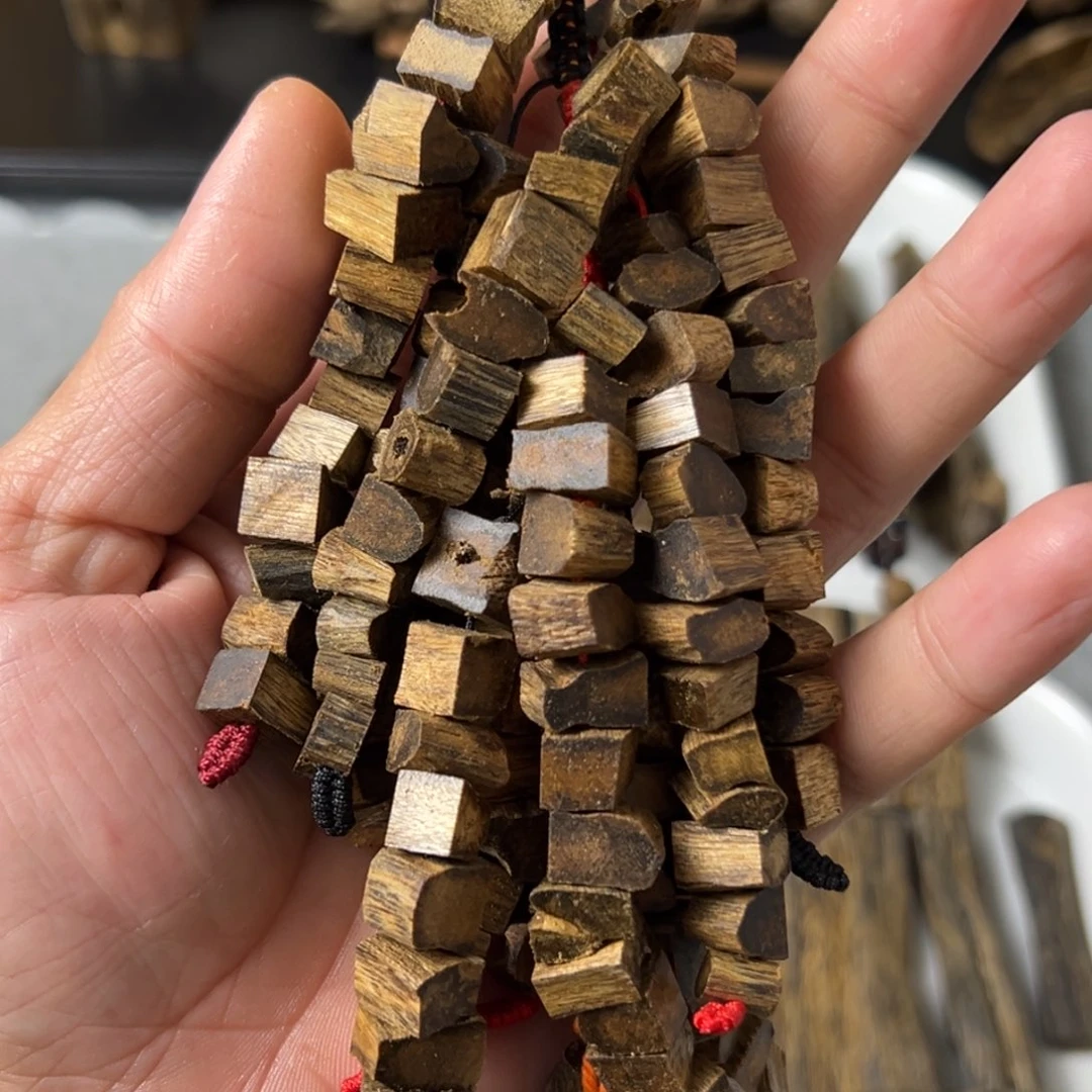 苏****沉香沉香碎屑大车挂