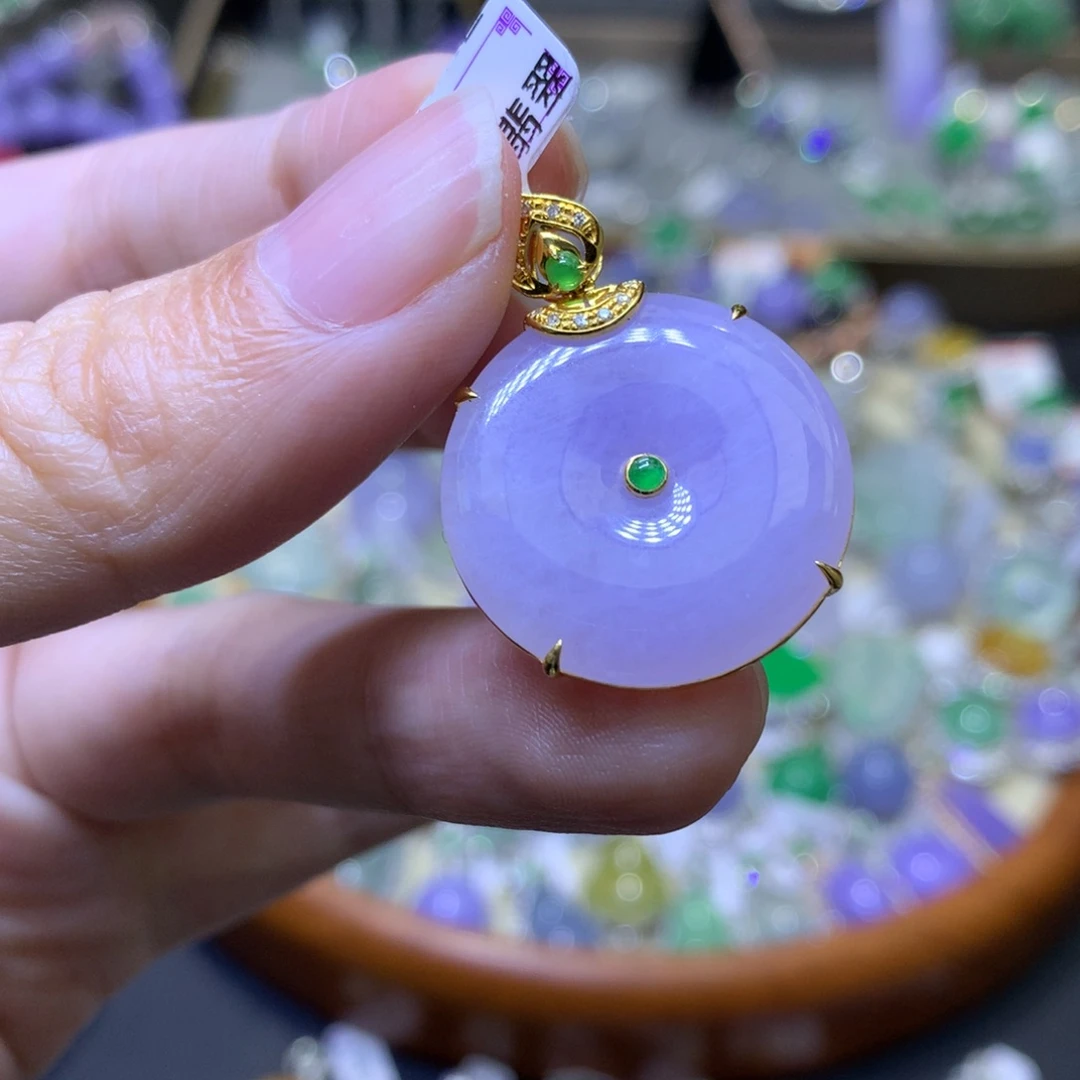 颈饰18K金镶嵌翡翠