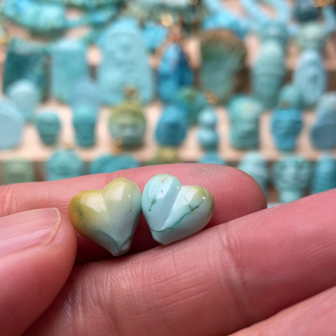 绿松石未镶嵌颈饰