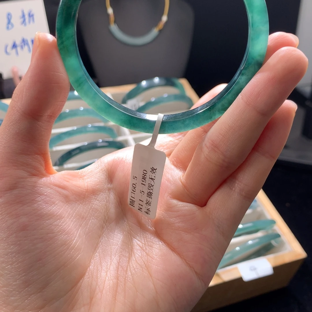 翡翠未镶嵌手镯天然翡翠手镯