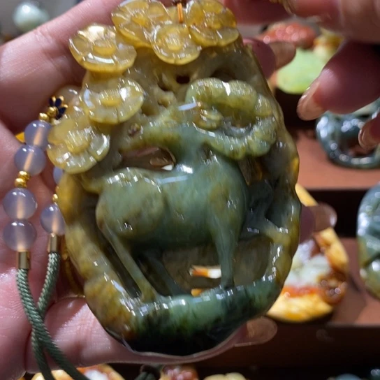 蛇纹石玉未镶嵌颈饰