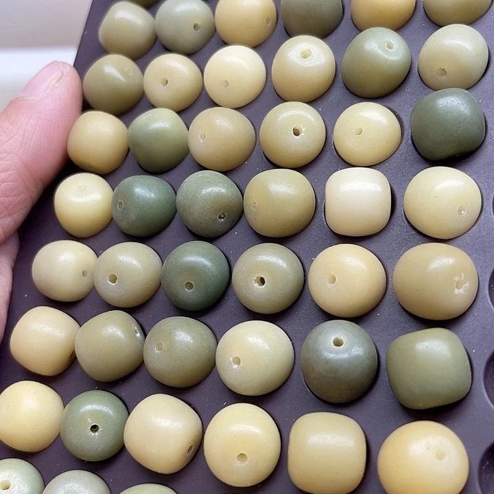 白玉菩提吊坠瑕疵14-12青提桶珠30颗卡灯牌宠30颗