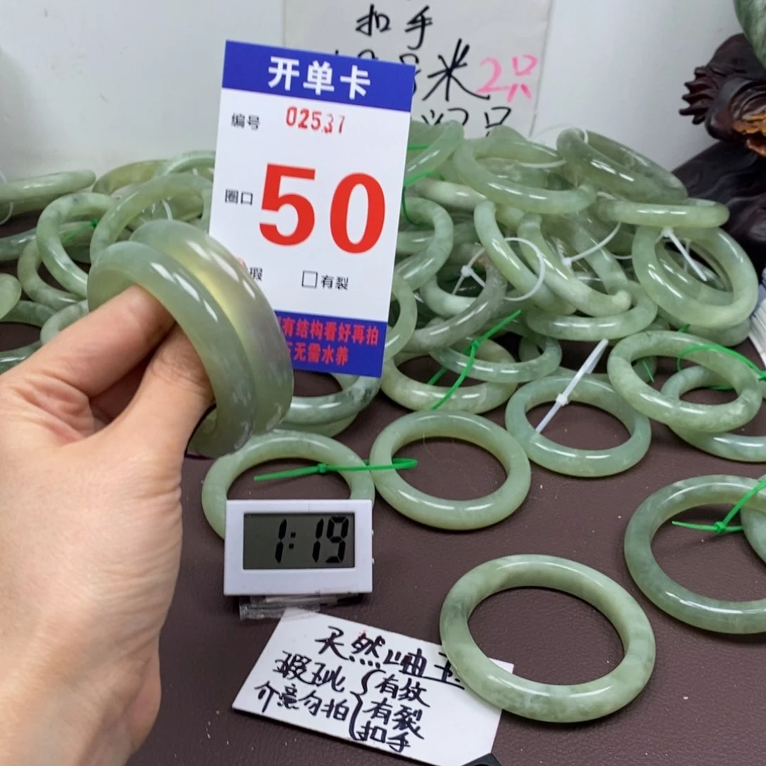 蛇纹石玉手镯未镶嵌