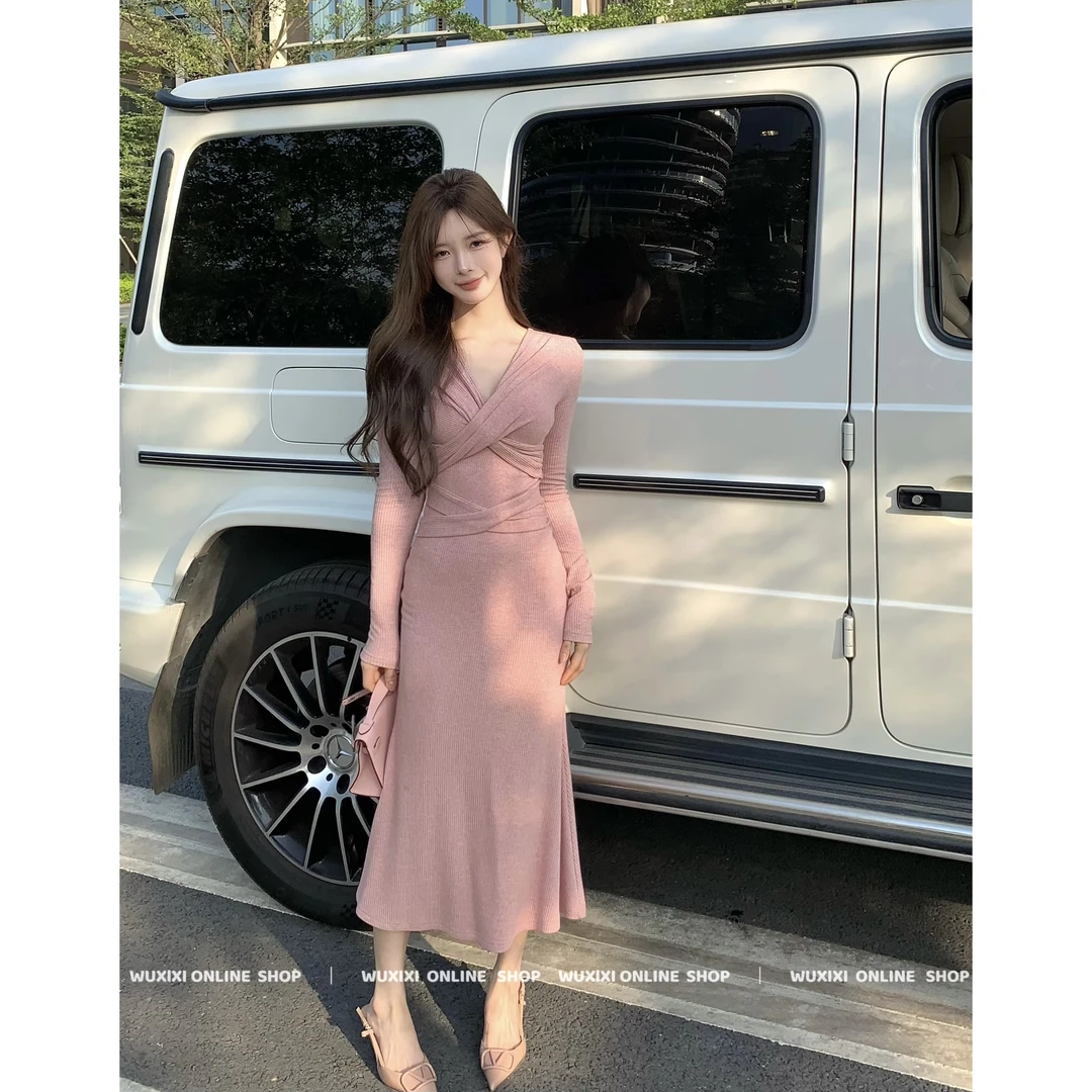 v领坑条针织连衣裙秋冬内搭扭结长裙收腰a字裙子