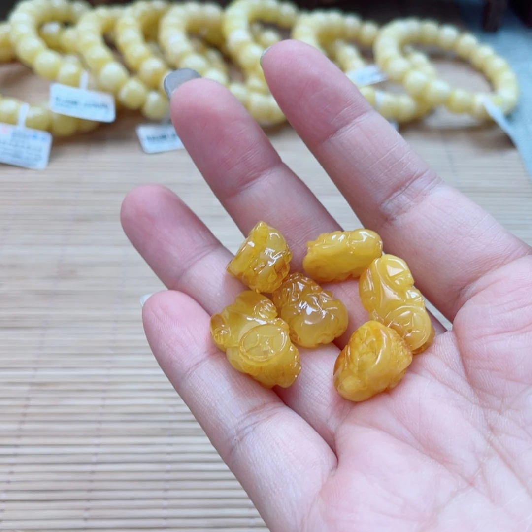 裸石蜜蜡未镶嵌多样性发其中一个