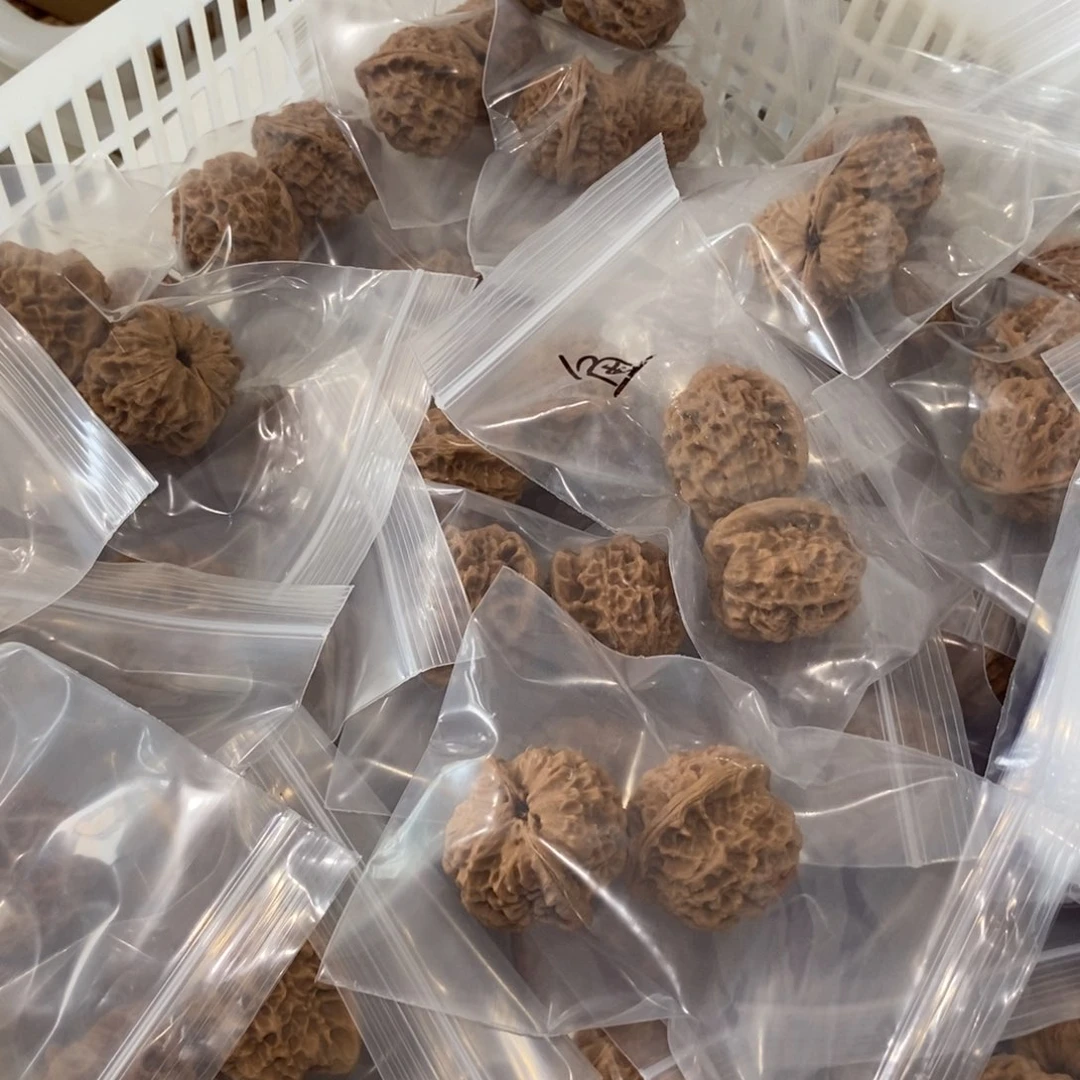 文玩核桃吊坠鱼鳞纹