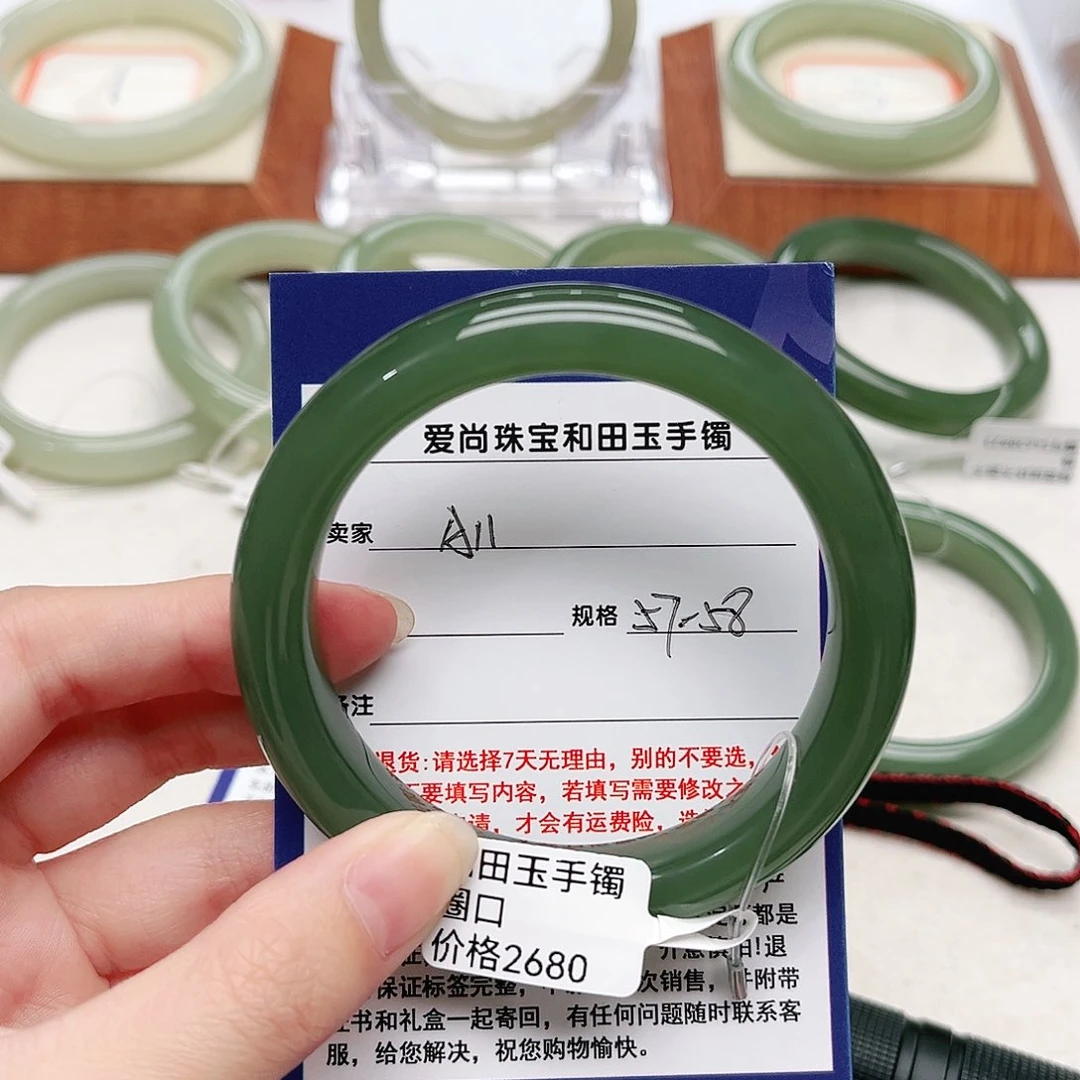 和田玉手镯未镶嵌大*