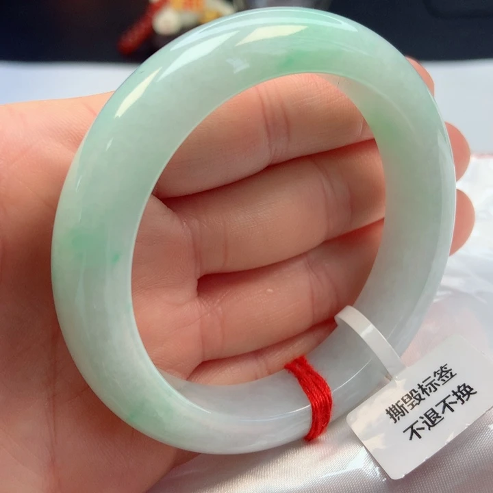 翡翠手镯未镶嵌56圈