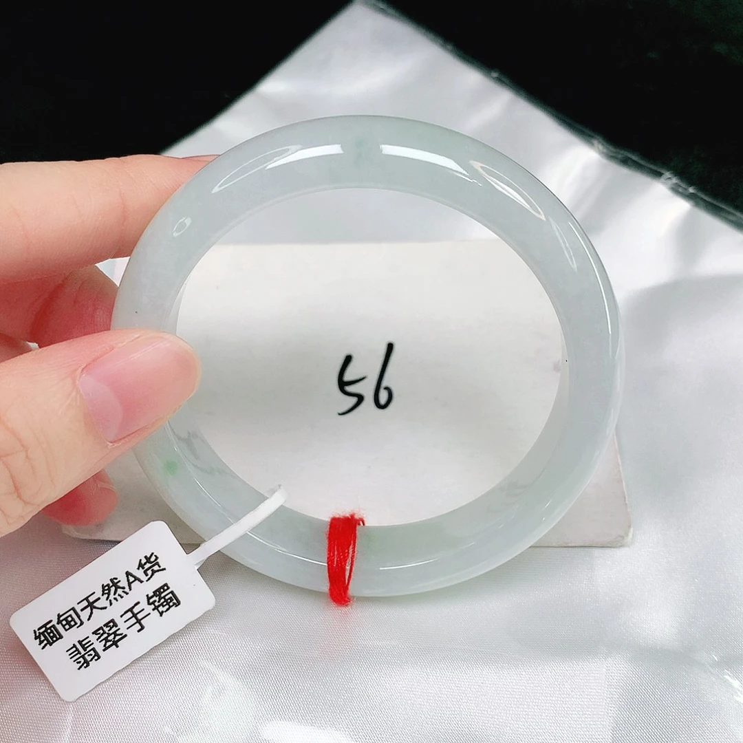 翡翠手镯未镶嵌翡翠手镯未镶嵌