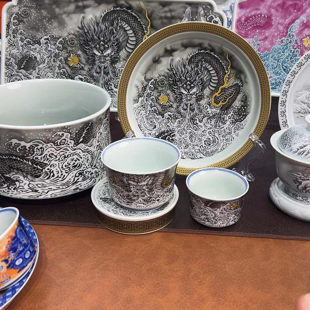 摆件咯莫我哦为我们摸