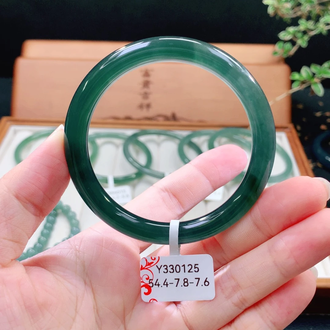 翡翠手镯（圆镯）未镶嵌