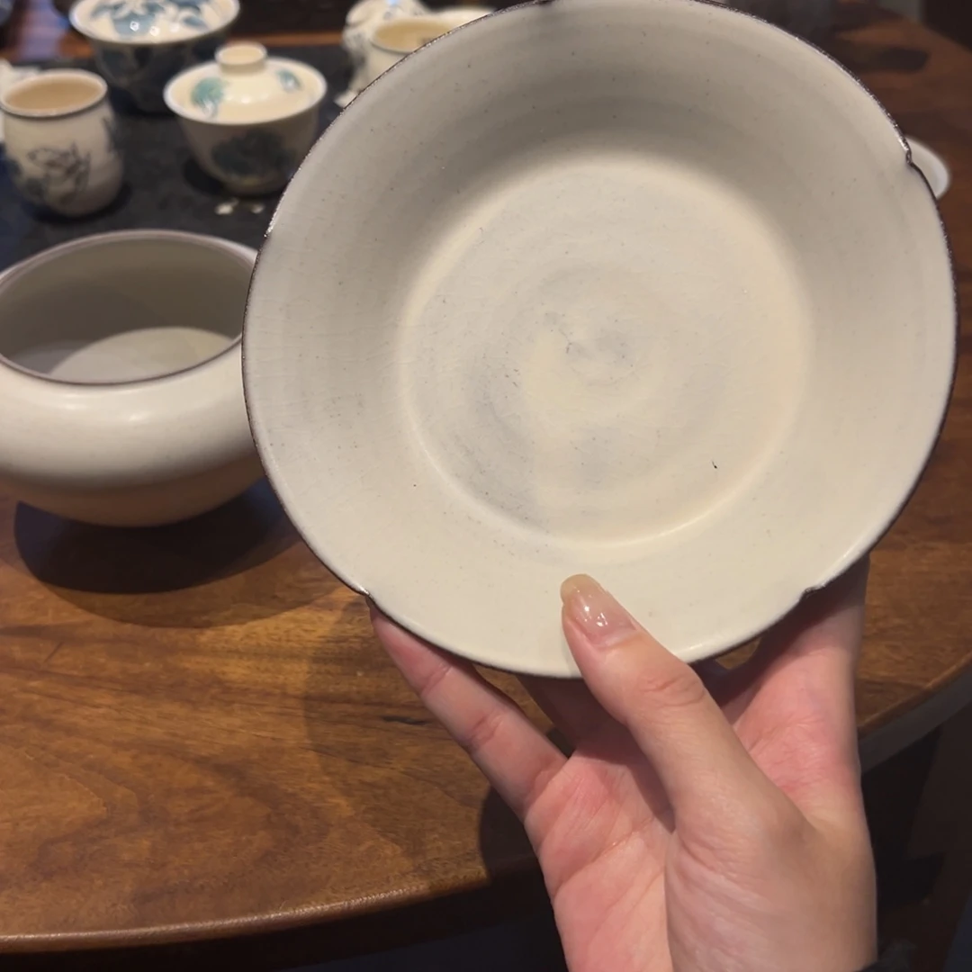 瓷片陶瓷。         陶瓷。