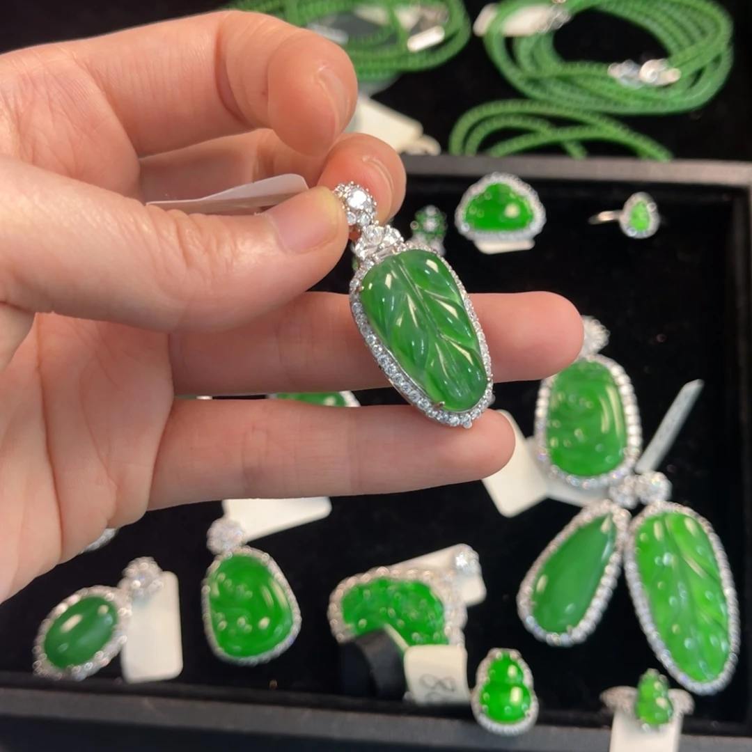 翡翠银S925镶嵌戒指叶子吊坠