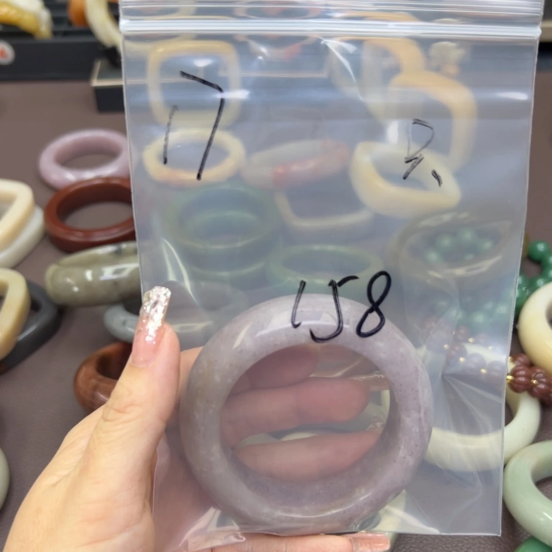 石英质玉手镯未镶嵌只*