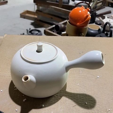 微瑕，明火，不能干烧，约800毫升釉面不均，白色