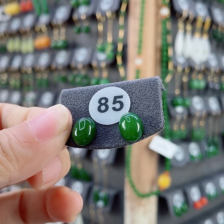 18K金镶嵌和田玉耳饰