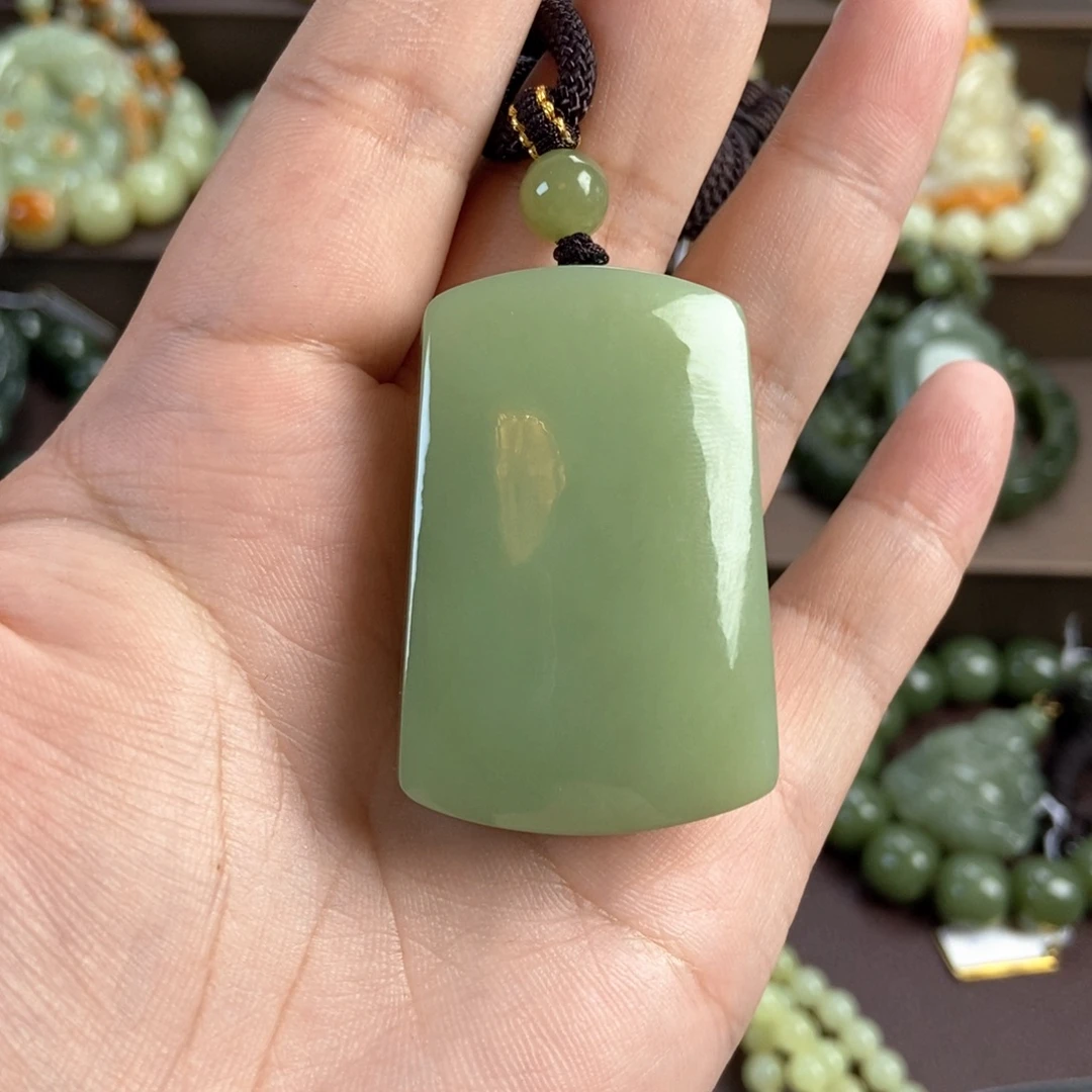 妖***怪透闪石质玉未镶嵌颈饰