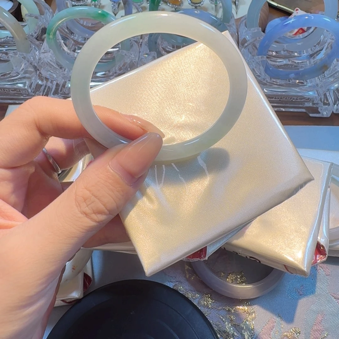 翡翠未镶嵌手镯52贵圆