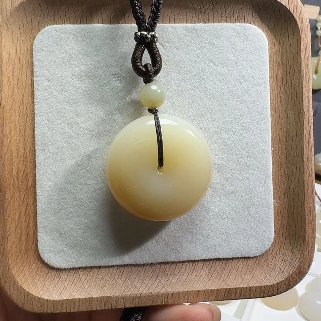 ༺***༻和田玉未镶嵌颈饰32糖白平安扣